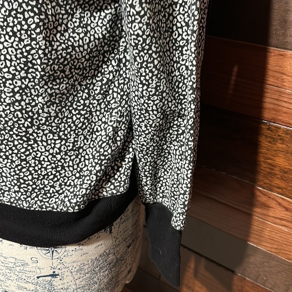 Nine West Crew Neck Long Sleeve Black and White Hoodie Sweatshirt - Picture 6 of 11